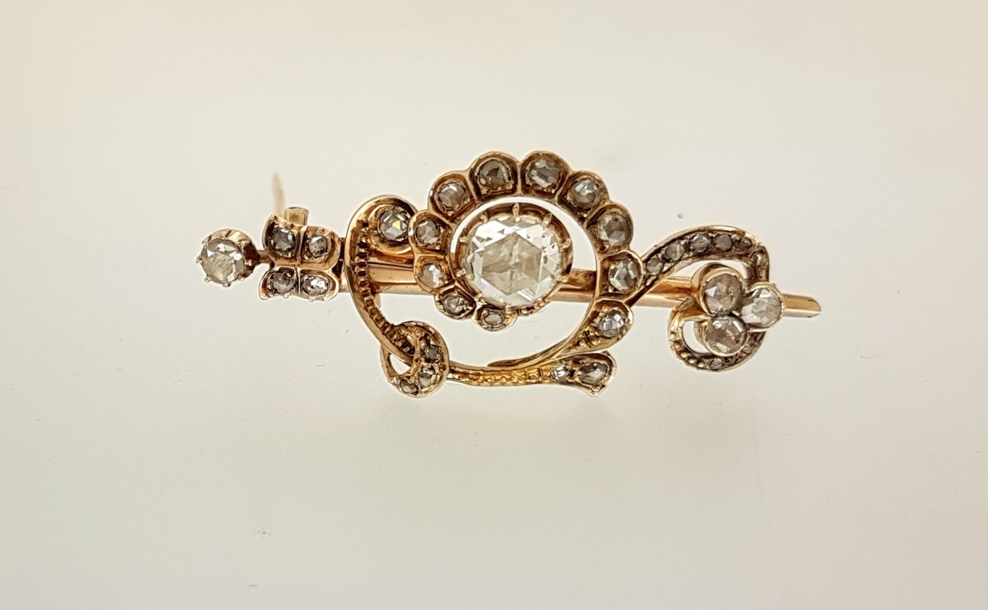 kanker Vertrappen Surichinmoi Antieke broche met roosdiamant #19811 | Goudsmederij/Juwelier Arnold van  Dodewaard