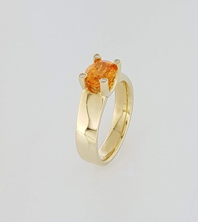 14 karaat geelgouden ring met oranje granaat en 4 diamant #19373