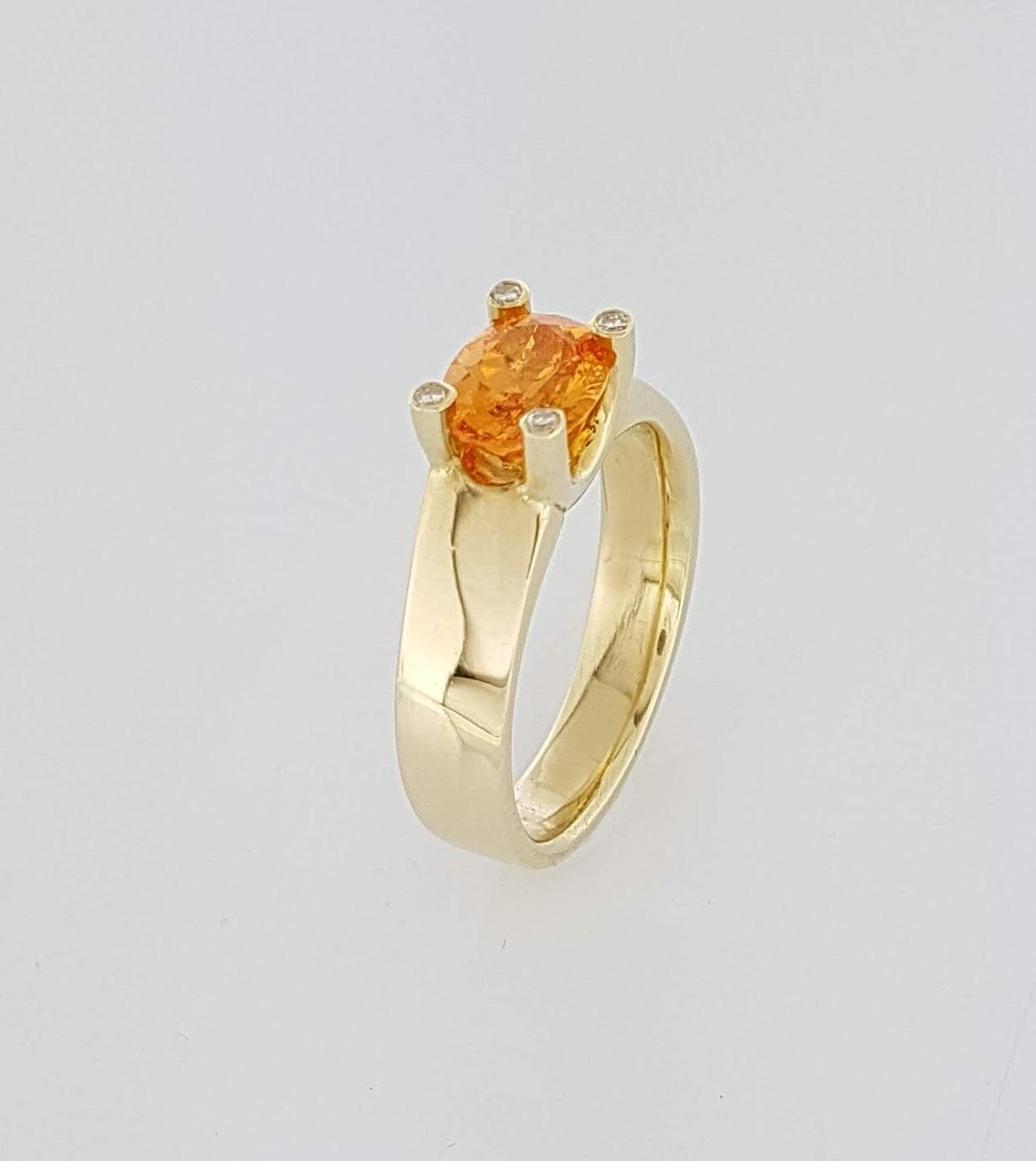 cafe Omtrek Azijn 14 karaat geelgouden ring met oranje granaat en 4 diamant #19373 |  Goudsmederij/Juwelier Arnold van Dodewaard
