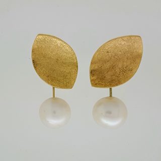 Gouden oorhangers met parel "Leaves" #2339