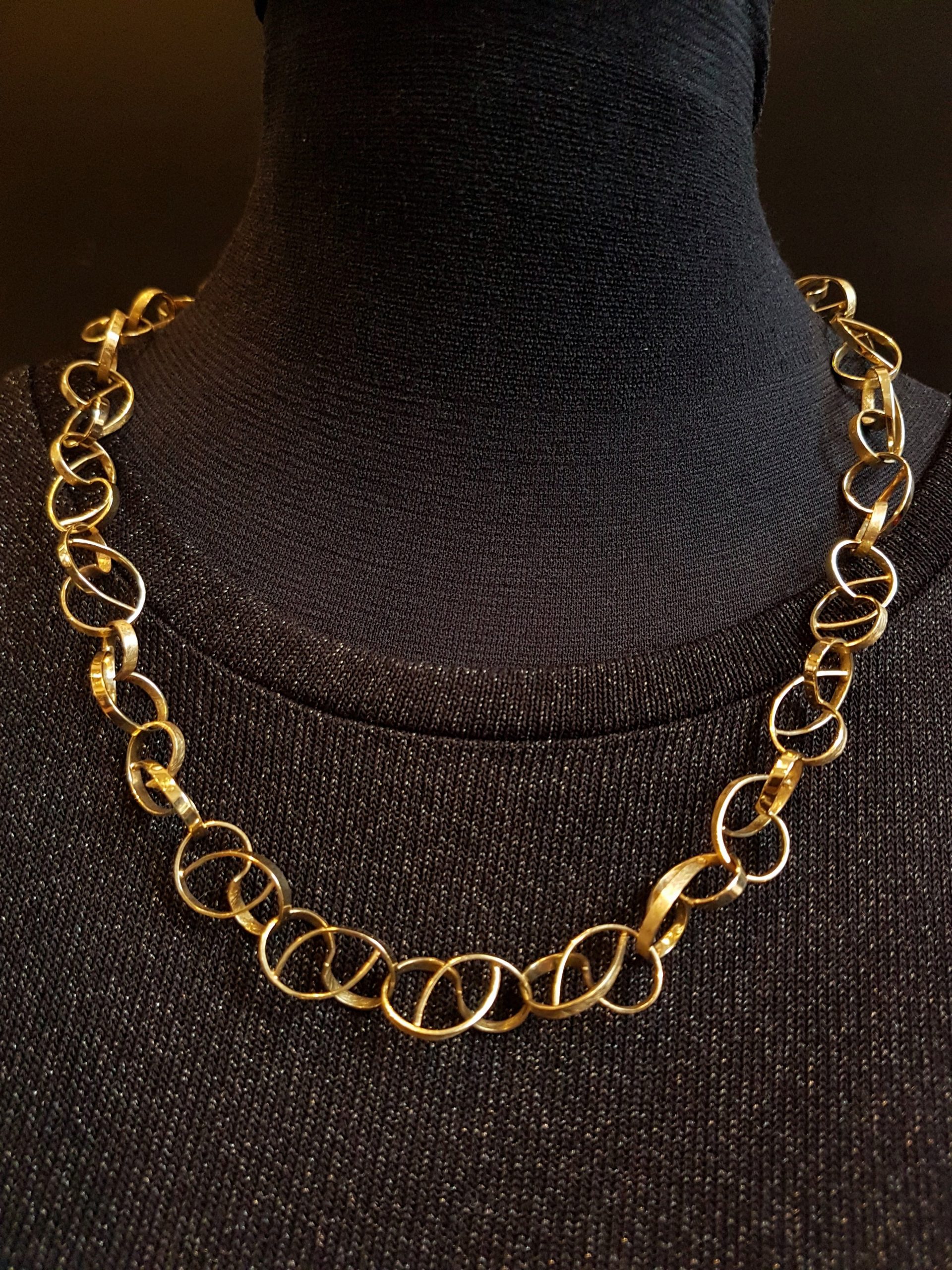Kwijtschelding in het midden van niets Afkorting Gouden collier ''Hartelijk" #18254 | Goudsmederij/Juwelier Arnold van  Dodewaard