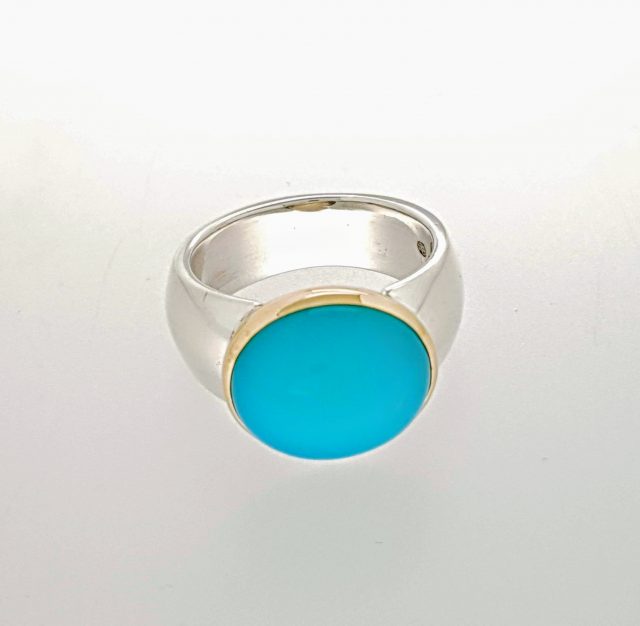 Zilveren ring met chalcedoon in gouden zetting. #14790 - Afbeelding 2