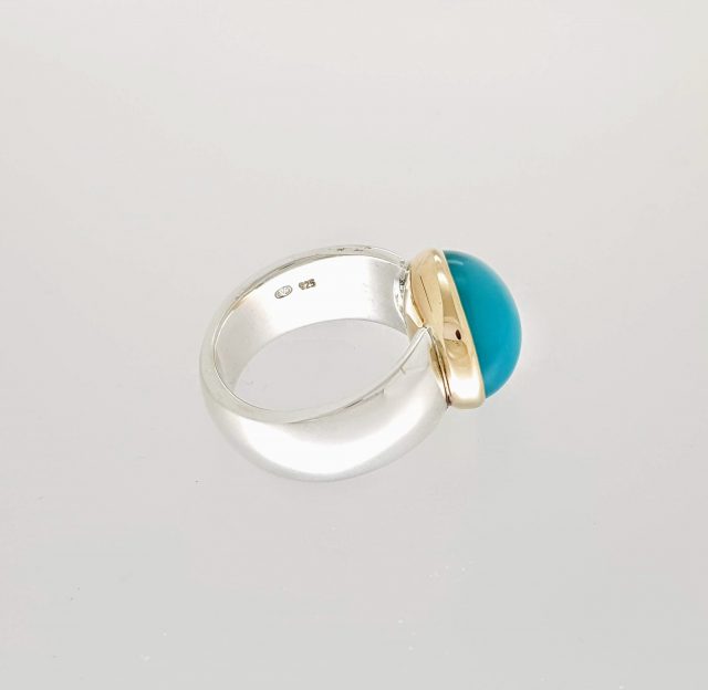 Zilveren ring met chalcedoon in gouden zetting. #14790 - Afbeelding 3