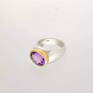 Zilver en gouden ring met amethist. #10991