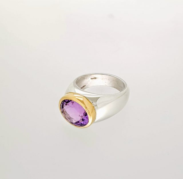 Zilver en gouden ring met amethist. #10991