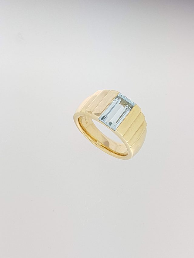 Gouden ring met aquamarijn. #2385