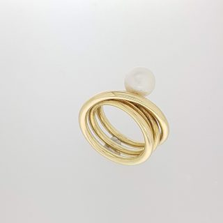 Geelgouden ring met parel. #11232