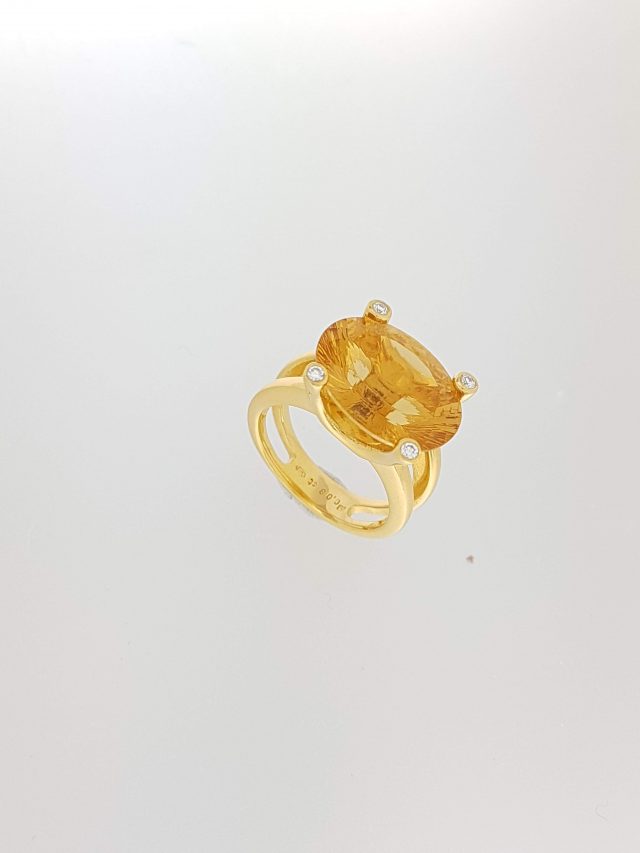 Geelgouden ring met citrien en diamant. #5436