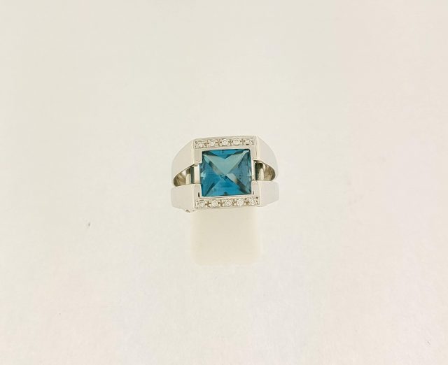 Witgouden occasion ring met diamant en een buff-top London Blue Topaas #22607 - Afbeelding 3