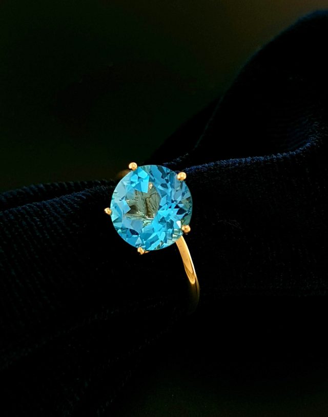 14 Karaat geelgouden ring met Topaas Sky Blue genaamd Penta Topaas #23405