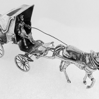 Zilveren miniatuur koets met paard #21186