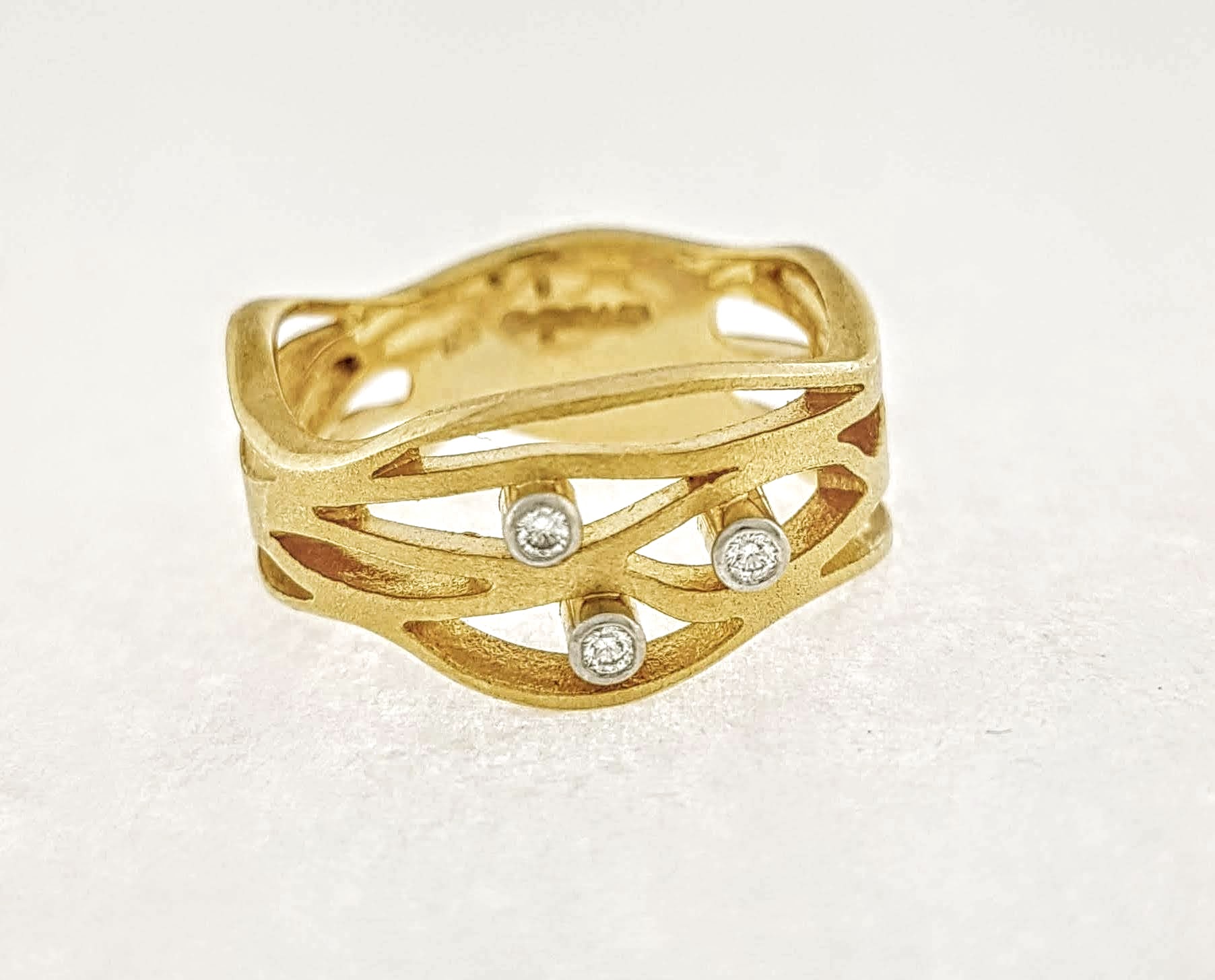 eten Aanpassen Zwakheid 18 karaat gouden ring van Lapponia met 3 diamanten van elk 0.03 crt #23013  | Goudsmederij/Juwelier Arnold van Dodewaard