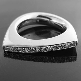 18 krt. Witgouden ring met een rij diamantjes van Quinn #729