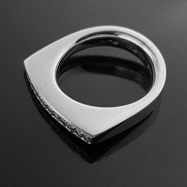 18 krt. Witgouden ring met een rij diamantjes van Quinn #729 - Afbeelding 2