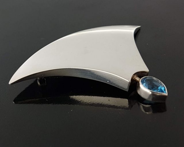 Zilveren handgemaakte broche met Topaas. #3745