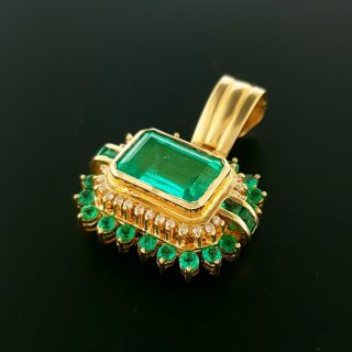 18 Karaat gouden hanger met smaragd ca 6.16 crt. Occasion #23369