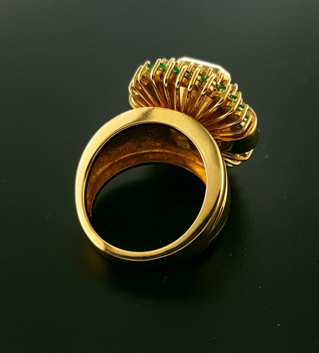 18 karaat gouden occasion ring met smaragd en diamantjes #23370 - Afbeelding 3
