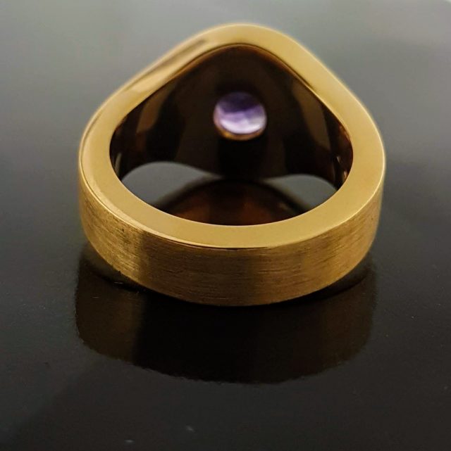 Gouden massieve sigarenbandjes ring met amethist. #13295 - Afbeelding 3