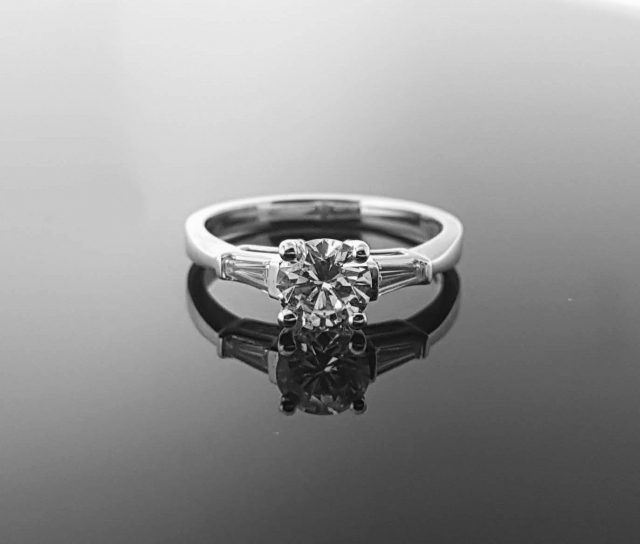 14 Karaat witgouden ring met een diamant van 0.83 crt. #20460
