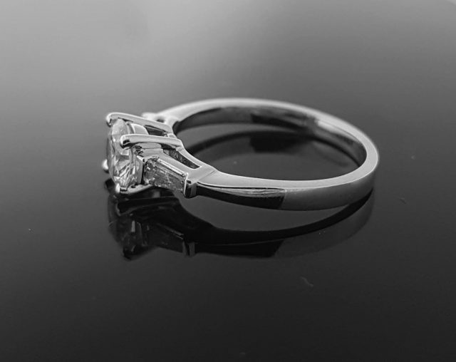 14 Karaat witgouden ring met een diamant van 0.83 crt. #20460 - Afbeelding 2