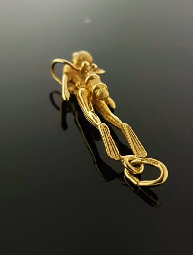 14 karaat gouden duiker als bedel. #2072 - Afbeelding 3