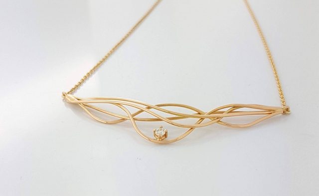 14 karaat rosé gouden handgemaakt collier met diamant. Wave-action. #23553