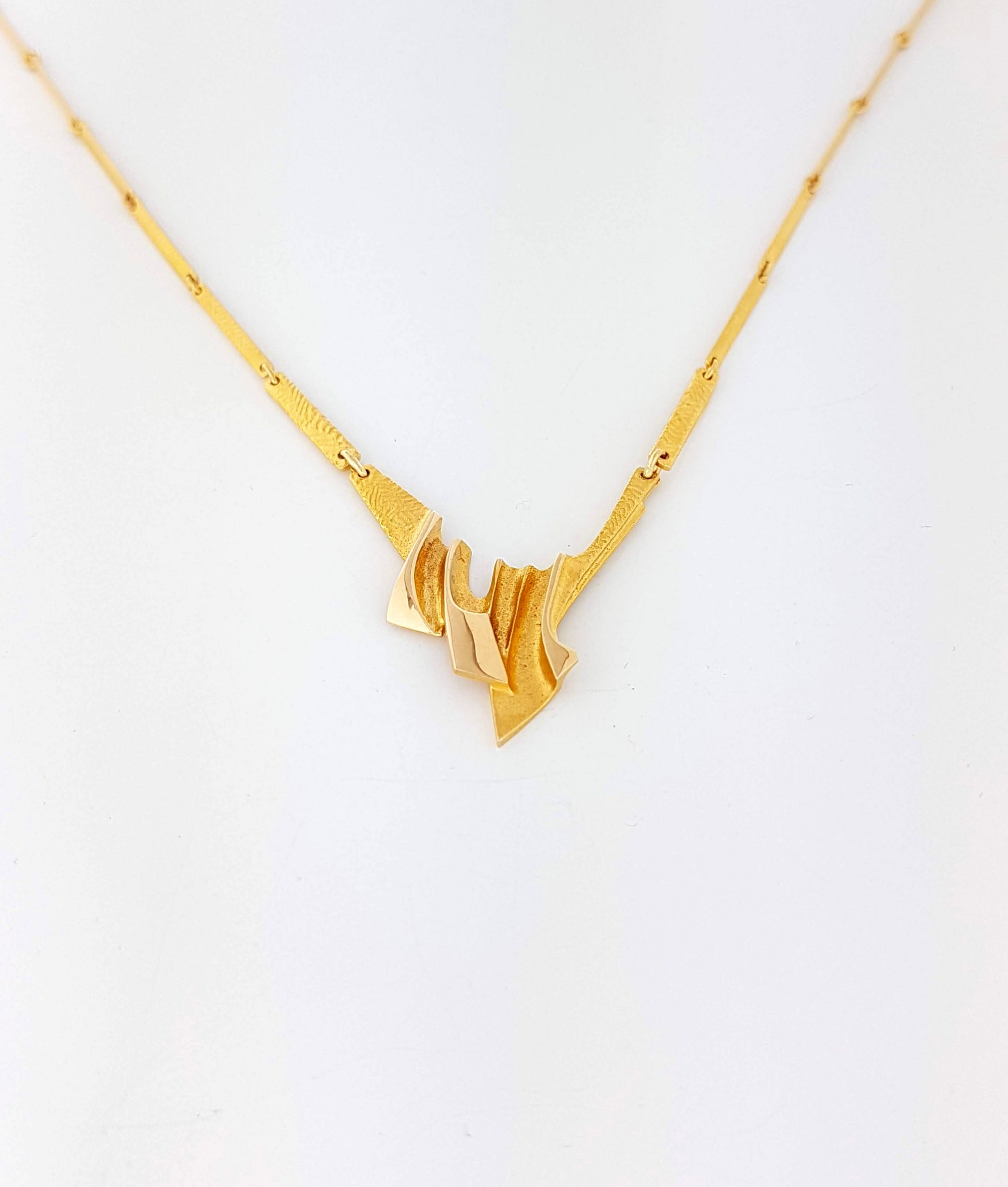 Verhogen recept Geleerde Lapponia collier "Valeriana"'14 karaat geelgoud #295 |  Goudsmederij/Juwelier Arnold van Dodewaard