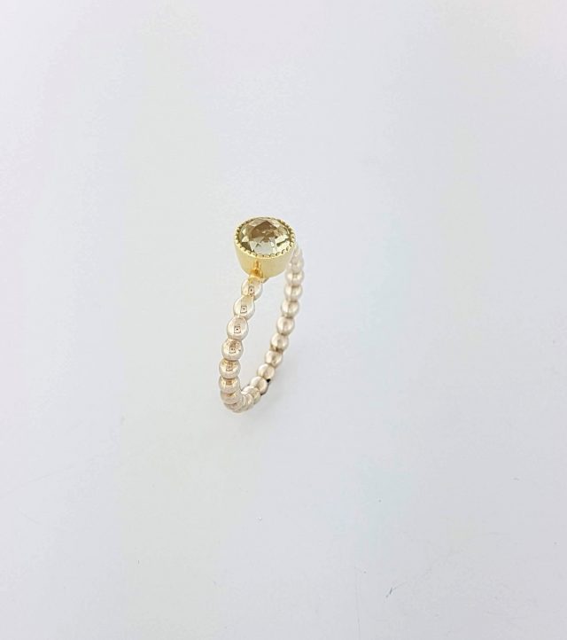 zilver bolletjes ring met kwarts in 14 karaat geelgouden zetting #22134