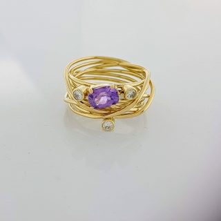 14 karaat geelgoud ring met lila saffier en briljant ""Endless rope"" #23871
