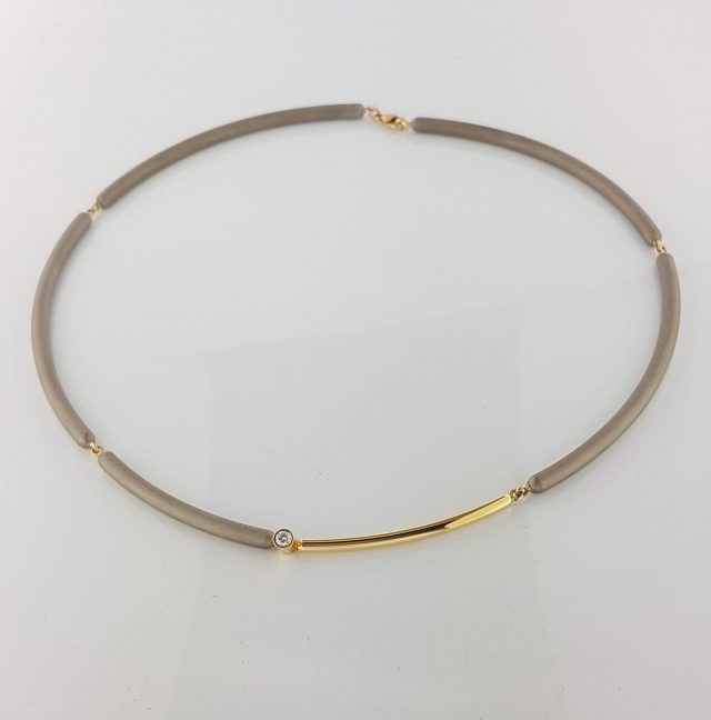 Titanium / goud collier met 0.10 crt. TW.VS. diamant #1889