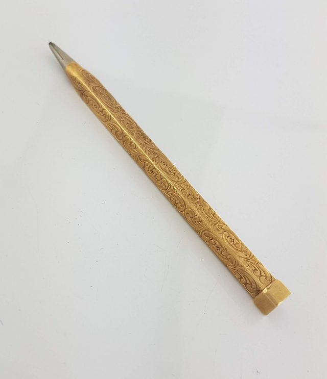 Gouden vulpotlood van 8.5cm. 14 Karaat gouden gegraveerde huls. #24233