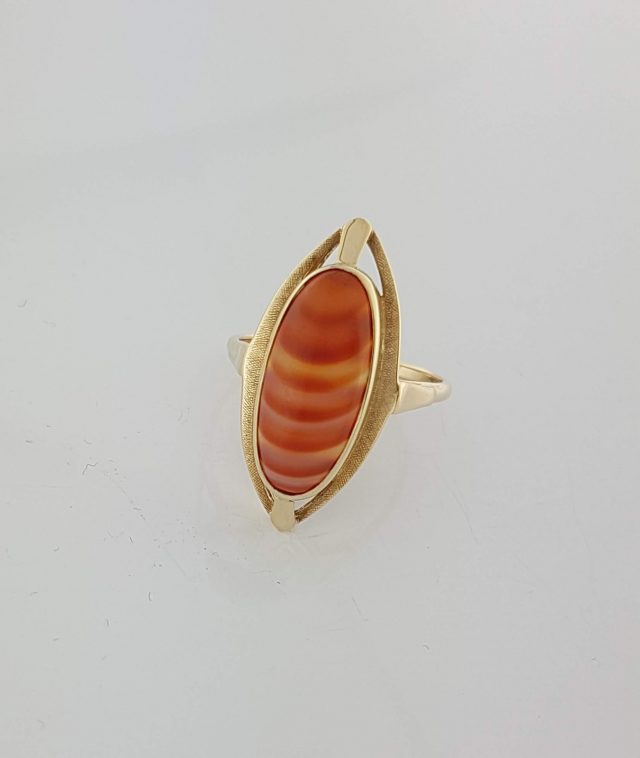 14 Karaat gouden ring met streepagaath. Occasion #24216