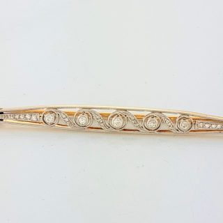 Gouden staafbroche met diamant 18 karaat geelgoud met platina. Occasion #24229