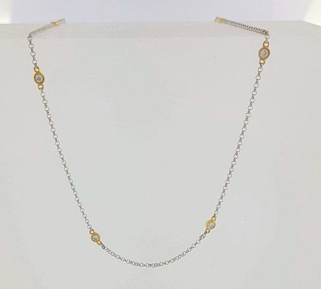 Witgouden collier met 9-0.45 crt diamant #24340