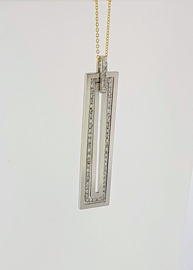 Strakke moderne platina occasion hanger met briljantjes. #24390 - Afbeelding 4