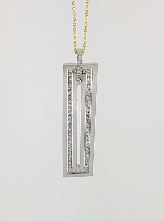 Strakke moderne platina occasion hanger met briljantjes. #24390 - Afbeelding 3