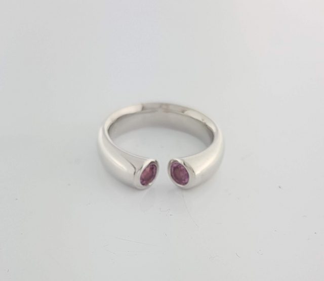 18 Karaat witgouden ring van Ehinger Schwarz met Roze saffier #23102