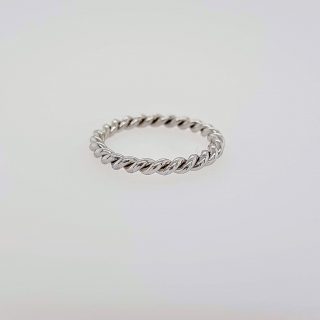 14 Karaat witgouden getordeerde aanschuif ring. #15041