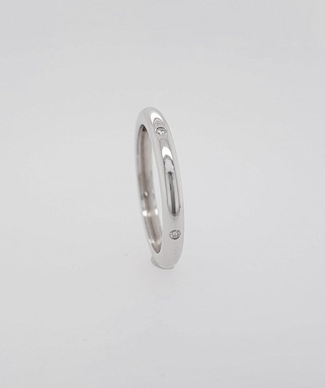 Witgouden aanschuifring met kleine diamantjes #10035