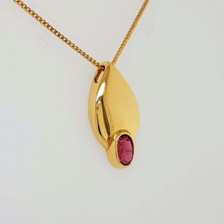 Gouden hanger met toermalijn. #3815