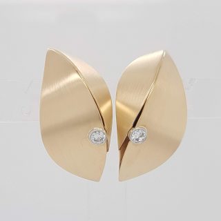 Gouden fantasie oorknoppen. #922