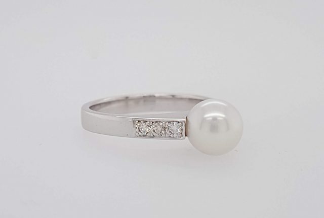 Witgouden ring met diamant en parel. #14693 - Afbeelding 2