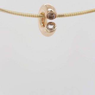 Gouden ''Dialoog'' hangers met diamant van Charlotte Ehinger Schwarz #17312