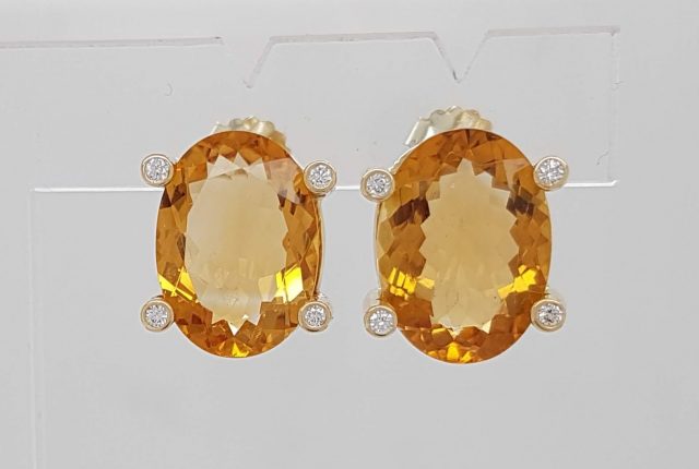 Gouden oorknoppen met citrien en diamant. #9512
