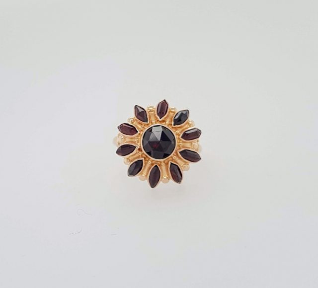Roségouden ring met granaat. Vintage / Occasion #24636