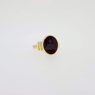 Gouden dames zegelring met Sardonix steen en wapengravure / Cachetring Occasion. #14609