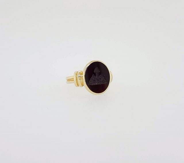Gouden dames zegelring met Sardonix steen en wapengravure / Cachetring Occasion. #14609