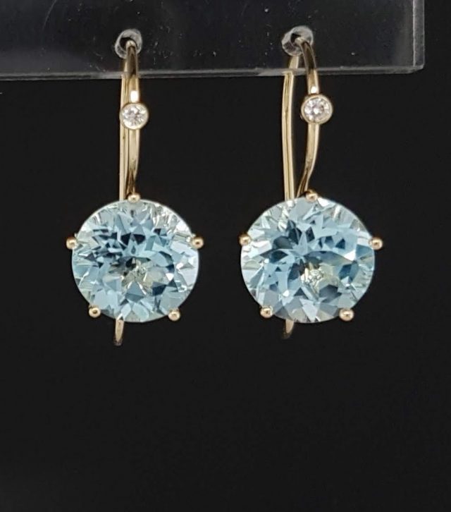 Gouden Penta oorhanger met Sky Blue Topaas en diamantjes #24647 - Afbeelding 3