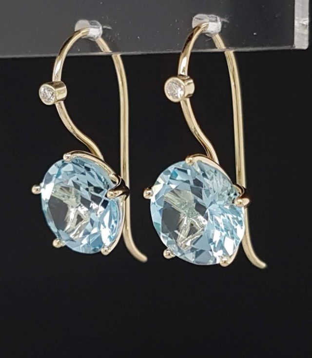 Gouden Penta oorhanger met Sky Blue Topaas en diamantjes #24647 - Afbeelding 2
