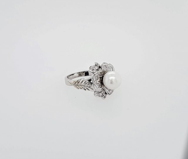 Witgouden parel ring met briljantjes/ occasion #18698